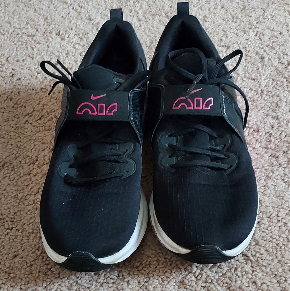 Air Nike woman's tennis shoes